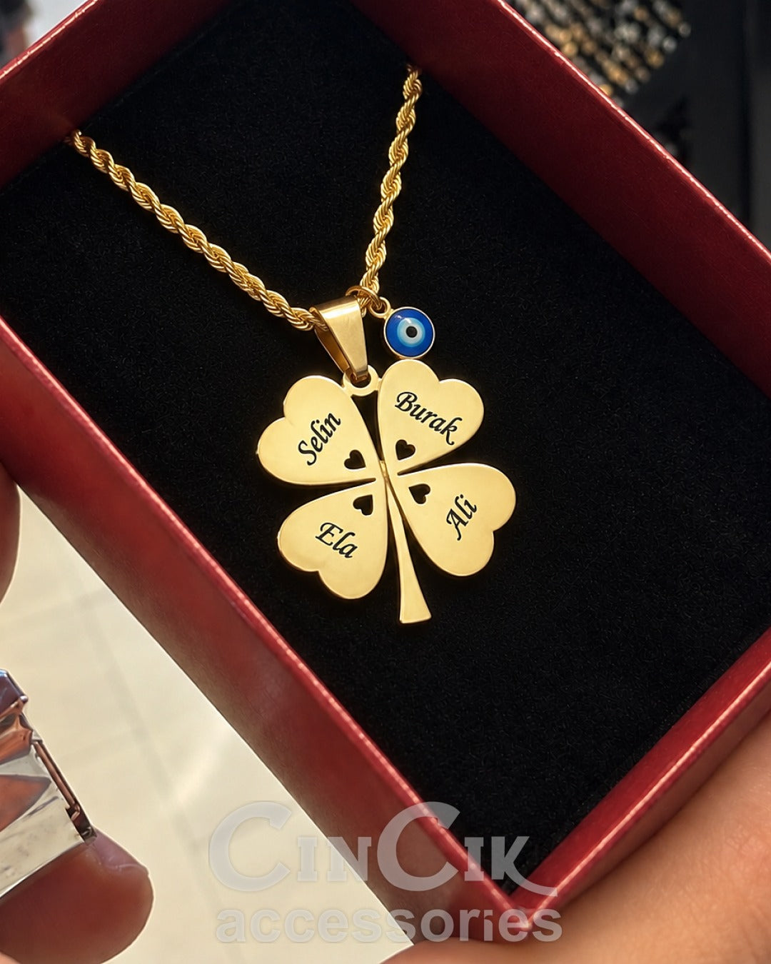 Kişiye Özel 4 İsimli Yonca Kolye Gold Renk Burgu Zincirli