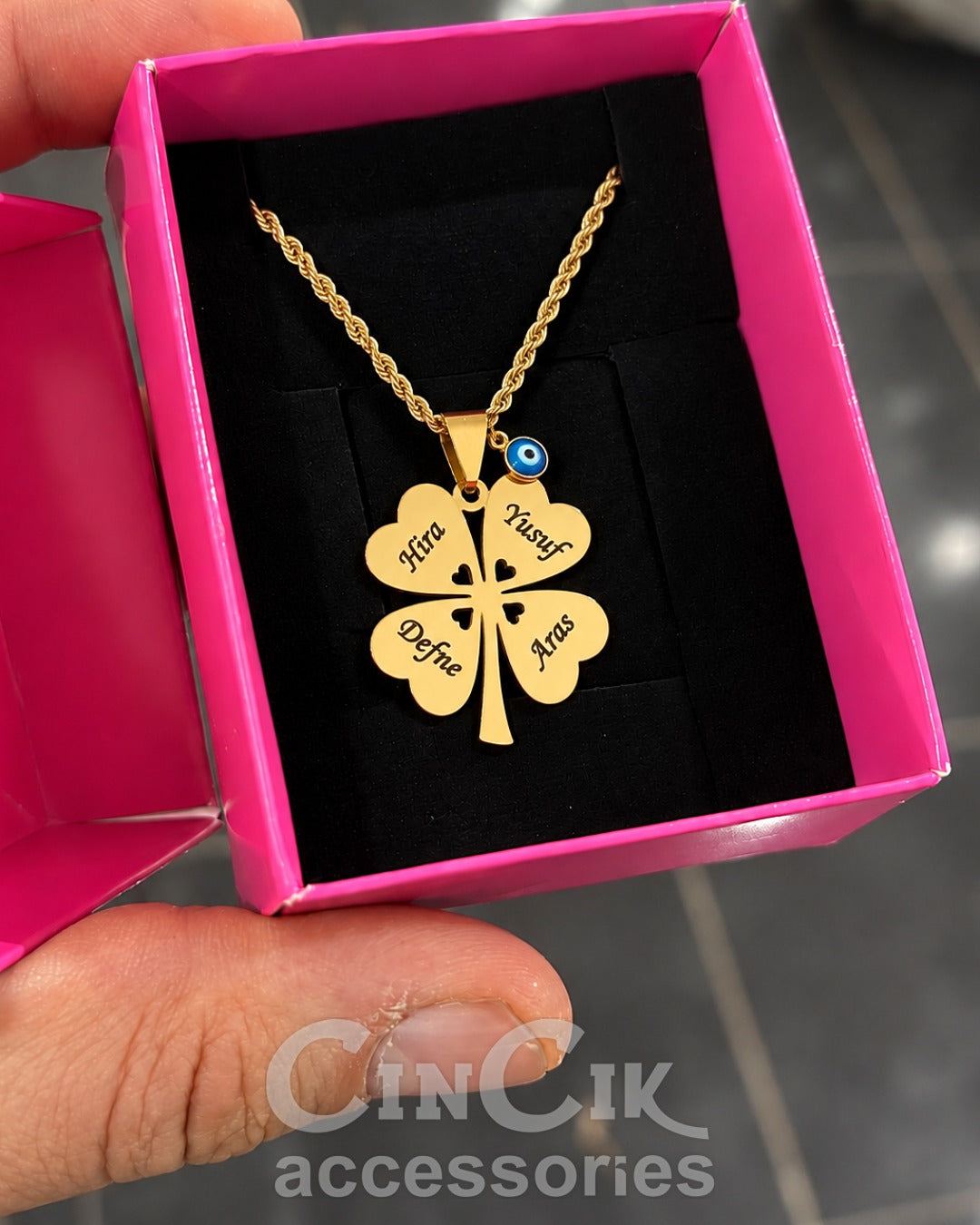 Kişiye Özel 4 İsimli Yonca Kolye Gold Renk Burgu Zincirli