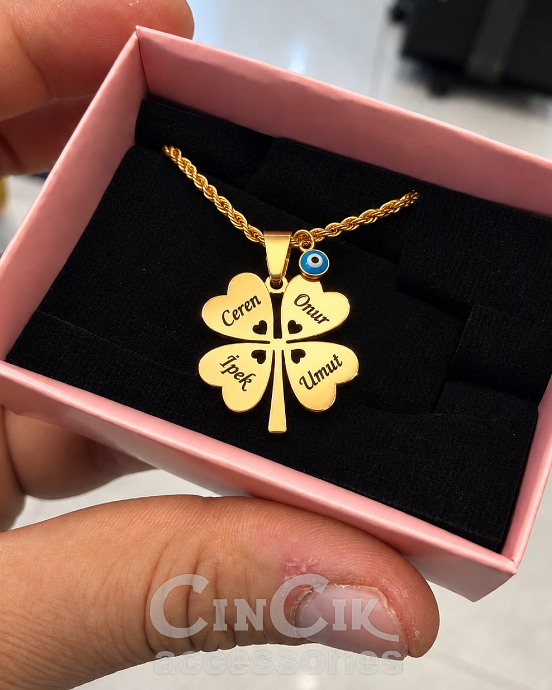Kişiye Özel 4 İsimli Yonca Kolye Gold Renk Burgu Zincirli
