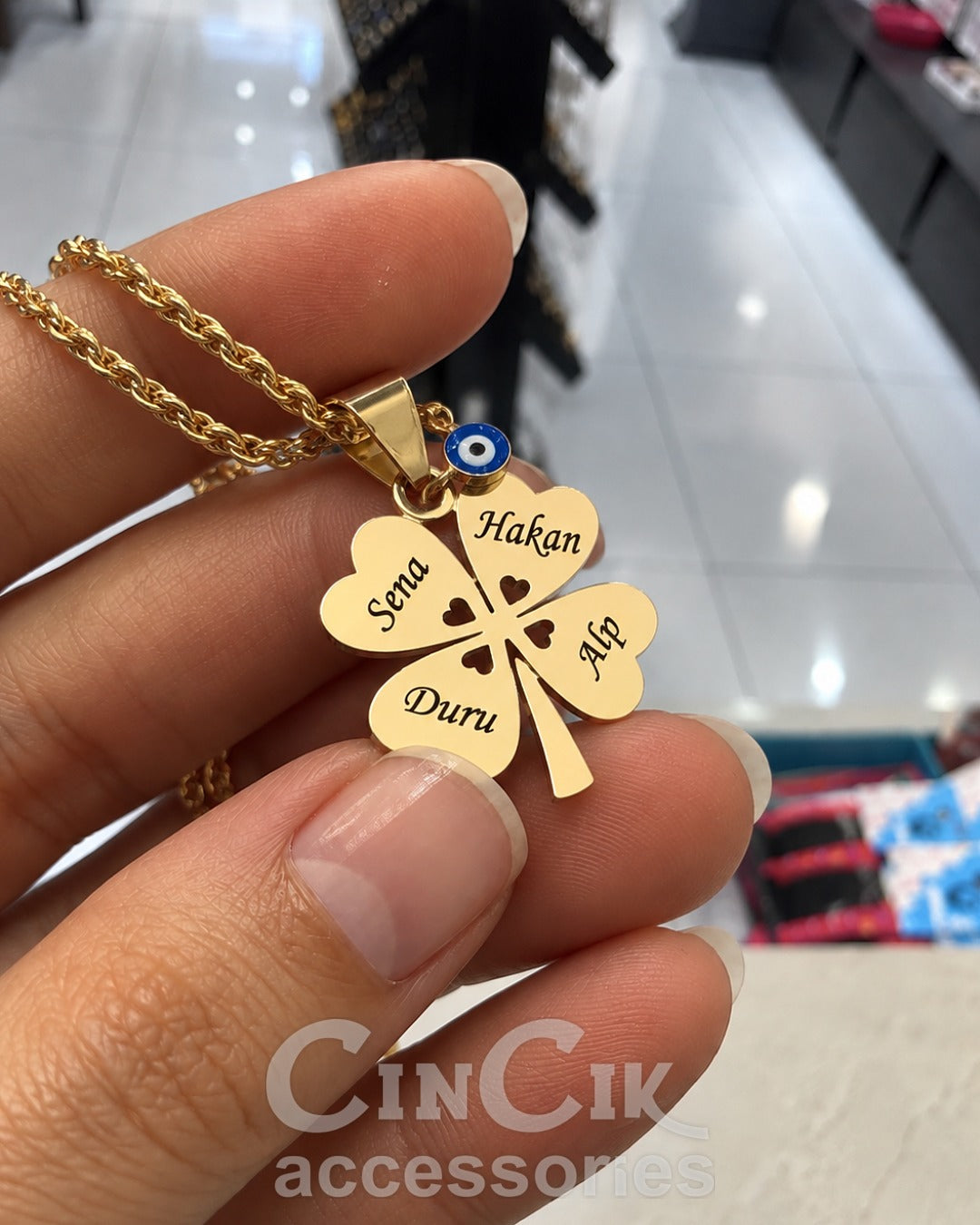 Kişiye Özel 4 İsimli Yonca Kolye Gold Renk Burgu Zincirli